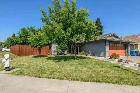 Exterior - 805 Bounds Dr, Dixon, CA 95620 photo 2 of 14