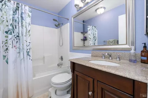 Bath - 805 Bounds Dr, Dixon, CA 95620 photo 3 of 3