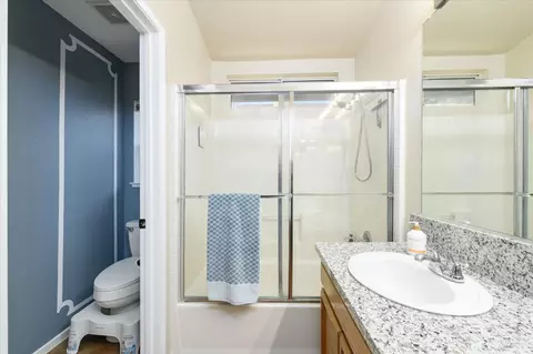 Bath - 805 Bounds Dr, Dixon, CA 95620 photo 2 of 3