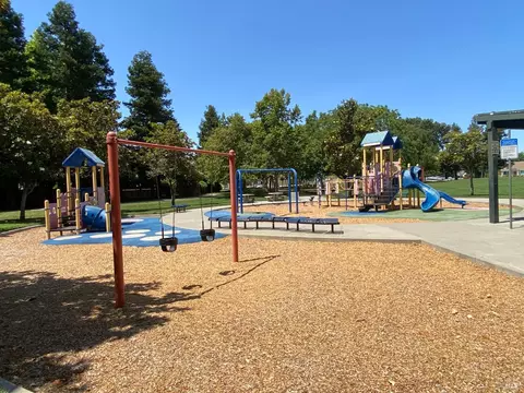 Exterior - 805 Bounds Dr, Dixon, CA 95620 photo 11 of 14