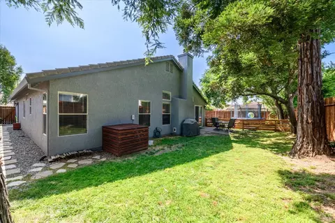 Exterior - 805 Bounds Dr, Dixon, CA 95620 photo 5 of 14