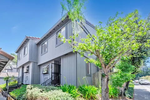 121 Aronia Ln, Novato, CA 94945