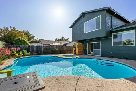 401 Arlington Cir, Fairfield, CA 94533