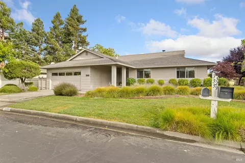 333 Oak Leaf Cir, Santa Rosa, CA 95409