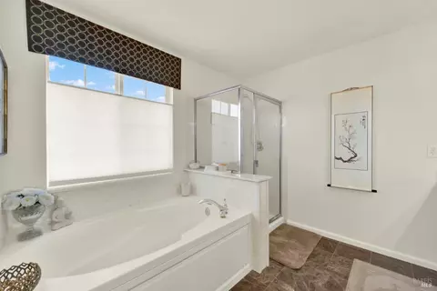 Bath - 901 Dunerose Ct, Vacaville, CA 95687 photo 4 of 6