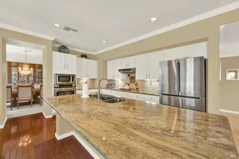 Kitchen - 901 Dunerose Ct, Vacaville, CA 95687 photo 3 of 8