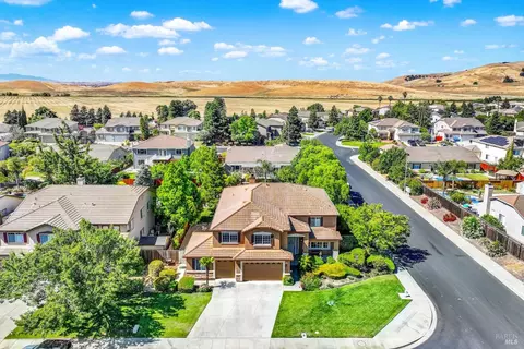 View/Area - 901 Dunerose Ct, Vacaville, CA 95687 photo 3 of 6