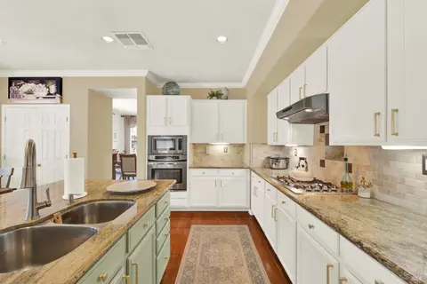 Kitchen - 901 Dunerose Ct, Vacaville, CA 95687 photo 4 of 8