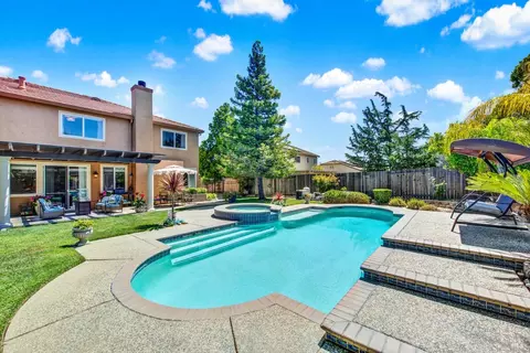 Exterior - 901 Dunerose Ct, Vacaville, CA 95687 photo 13 of 27