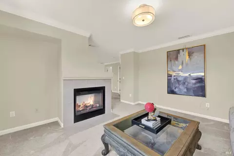 Living - 901 Dunerose Ct, Vacaville, CA 95687 photo 4 of 4