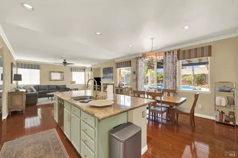 Kitchen - 901 Dunerose Ct, Vacaville, CA 95687 photo 7 of 8