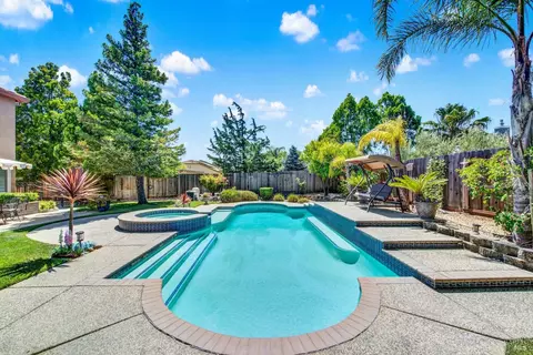 Exterior - 901 Dunerose Ct, Vacaville, CA 95687 photo 14 of 27