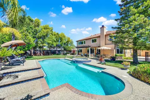 Exterior - 901 Dunerose Ct, Vacaville, CA 95687 photo 19 of 27