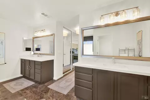 Bath - 901 Dunerose Ct, Vacaville, CA 95687 photo 3 of 6