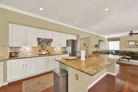 Kitchen - 901 Dunerose Ct, Vacaville, CA 95687 photo 8 of 8