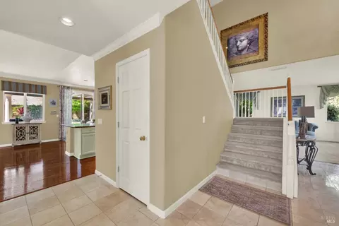 Entry Way - 901 Dunerose Ct, Vacaville, CA 95687 photo 3 of 9