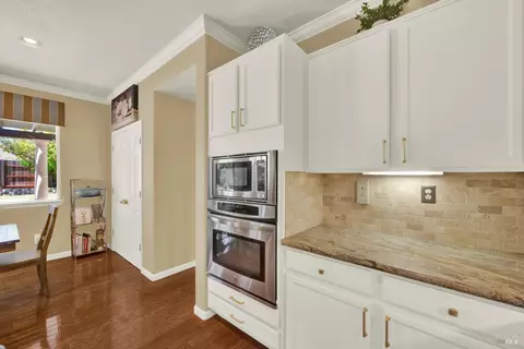 Kitchen - 901 Dunerose Ct, Vacaville, CA 95687 photo 5 of 8