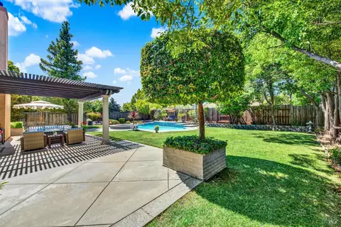 Exterior - 901 Dunerose Ct, Vacaville, CA 95687 photo 8 of 27