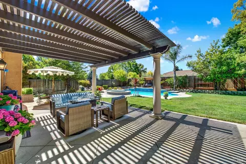 Exterior - 901 Dunerose Ct, Vacaville, CA 95687 photo 9 of 27