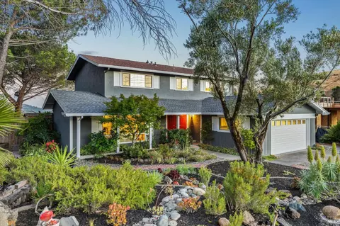 16 Montevideo Way, San Rafael, CA 94903
