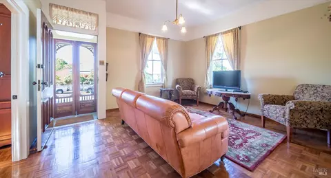 Living - 527 Kentucky St, Vallejo, CA 94590 photo 2 of 2