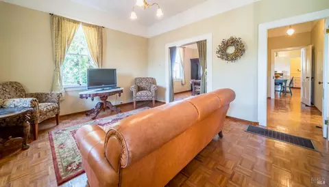 Living - 527 Kentucky St, Vallejo, CA 94590 photo 1 of 2