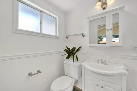 Bath - 1060 Johnson St, Fairfield, CA 94533 photo 3 of 5