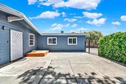 Exterior - 1060 Johnson St, Fairfield, CA 94533 photo 10 of 18