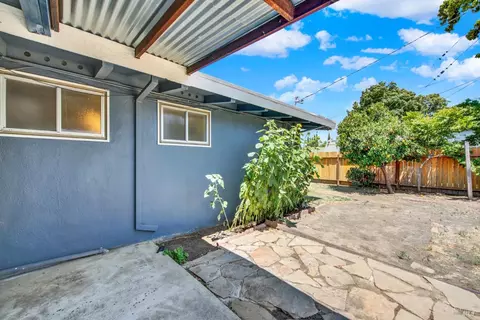 Exterior - 1060 Johnson St, Fairfield, CA 94533 photo 12 of 18
