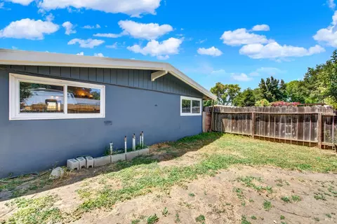 Exterior - 1060 Johnson St, Fairfield, CA 94533 photo 16 of 18