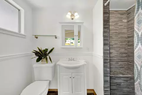 Bath - 1060 Johnson St, Fairfield, CA 94533 photo 1 of 5