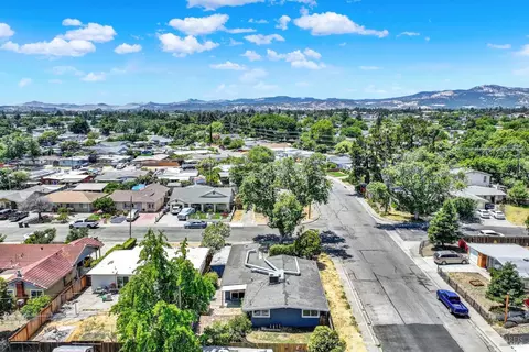 View/Area - 1060 Johnson St, Fairfield, CA 94533 photo 1 of 5