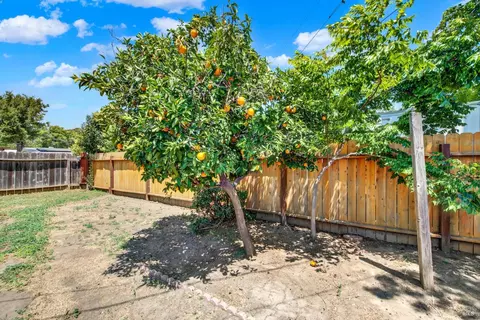Exterior - 1060 Johnson St, Fairfield, CA 94533 photo 14 of 18