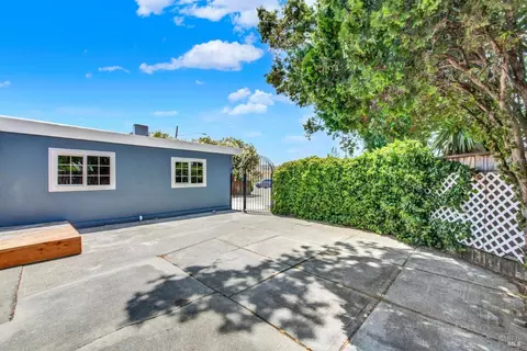 Exterior - 1060 Johnson St, Fairfield, CA 94533 photo 9 of 18