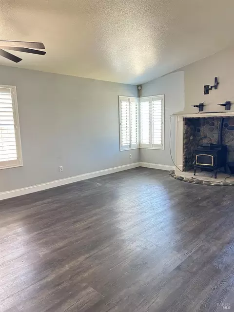 Living - 1091 Ruby Dr, Vacaville, CA 95687 photo 2 of 2
