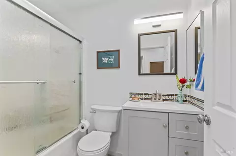 Bath - 1032 Ventana Dr, Windsor, CA 95492 photo 3 of 3