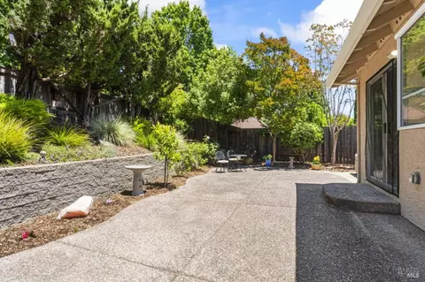 Exterior - 1032 Ventana Dr, Windsor, CA 95492 photo 5 of 9
