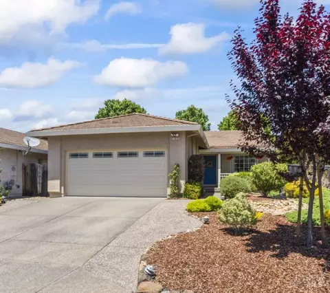 Exterior - 1032 Ventana Dr, Windsor, CA 95492 photo 2 of 9