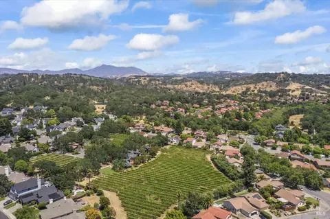 View/Area - 1032 Ventana Dr, Windsor, CA 95492 photo 4 of 5