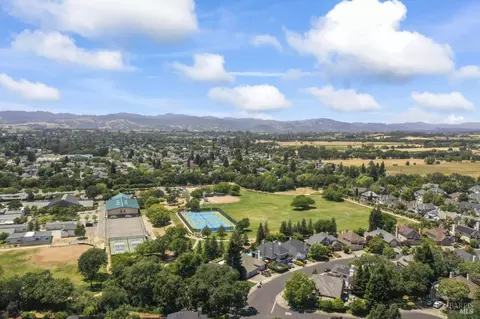 View/Area - 1032 Ventana Dr, Windsor, CA 95492 photo 3 of 5