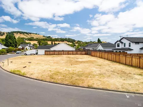 212 N Dover Ct, Santa Rosa, CA 95403