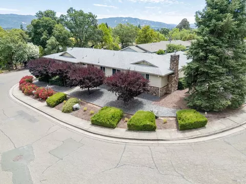 54 Highland Ct, Ukiah, CA 95482