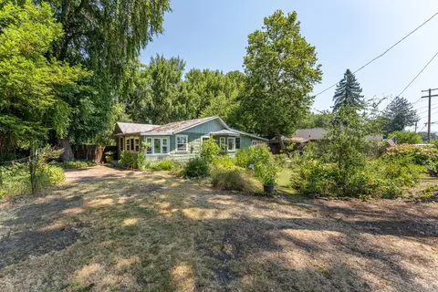 98 W Oak St, Willits, CA 95490 photo 3