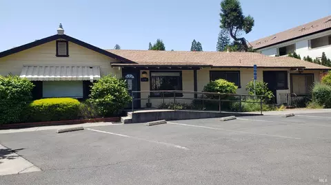 1241 Grove St, Healdsburg, CA 95448