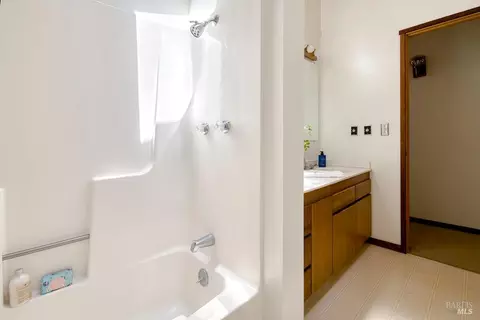Bath - 71 E Robert Dr, Inverness, CA 94937 photo 2 of 3