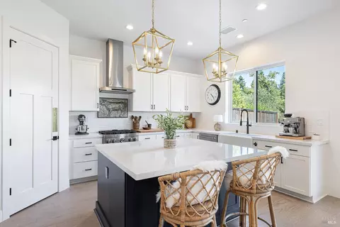 1920 Lyon Ct, Santa Rosa, CA 95403