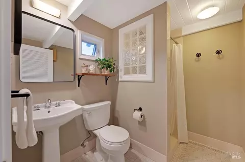 Bath - 509 7th St, Petaluma, CA 94952 photo 4 of 4