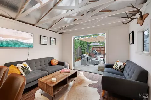 Living - 509 7th St, Petaluma, CA 94952 photo 3 of 4