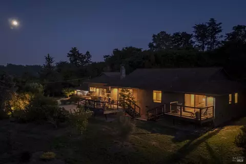1426 Darby Rd, Sebastopol, CA 95472