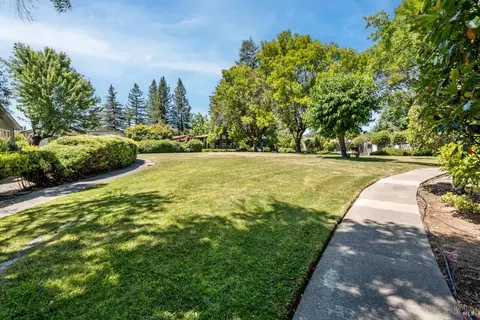 83 Malaga Ct, Ukiah, CA 95482 photo 5